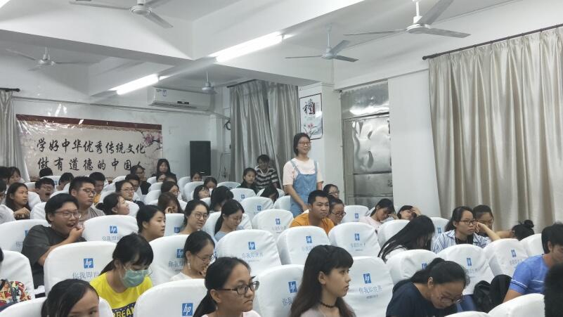 生物技术系召开师生座谈会